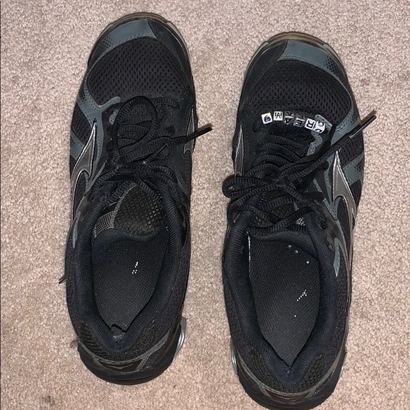 Mizuno volleyball shoes - Picture 3 of 4